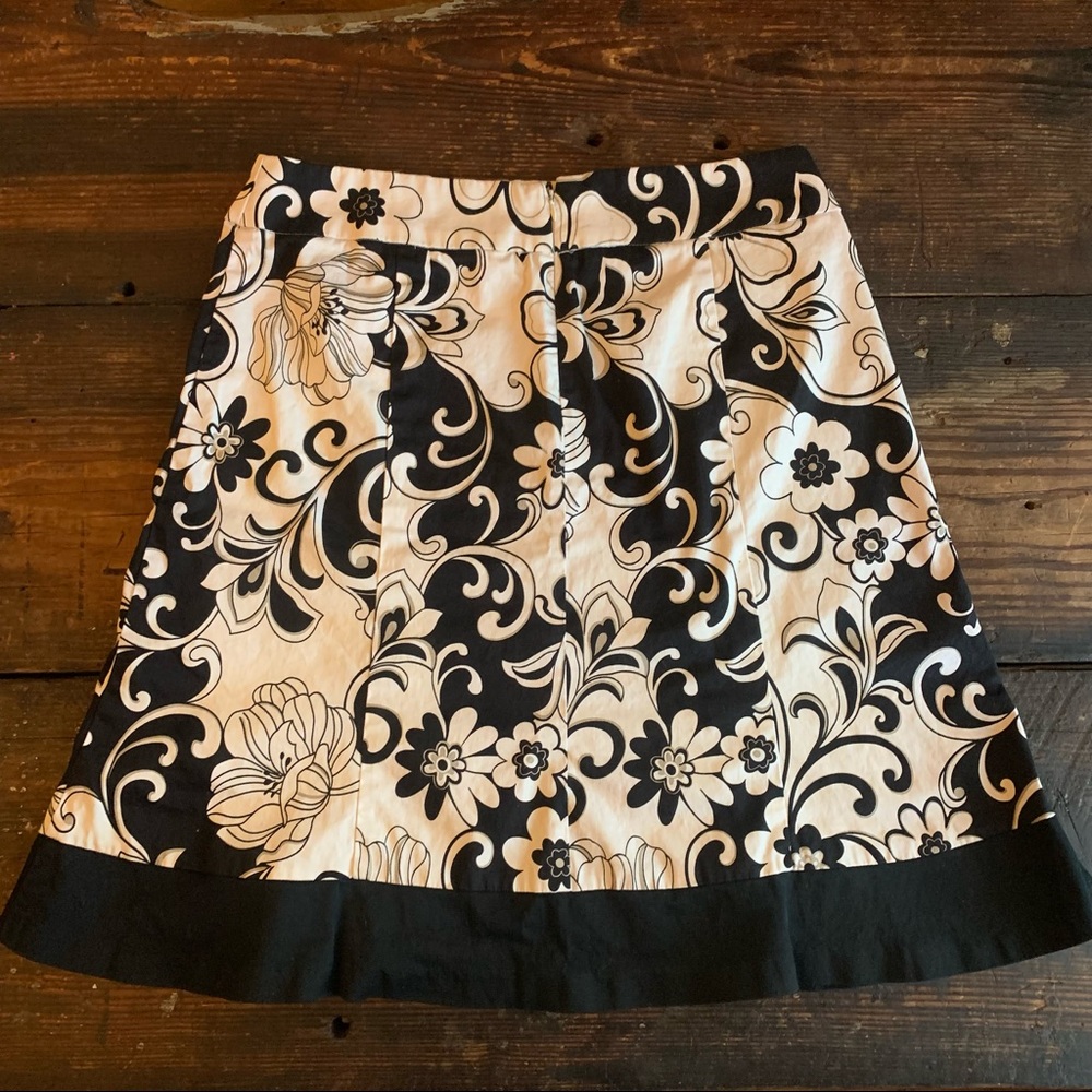 Black and white floral a line skirt sz 14 - Picture 3 of 6